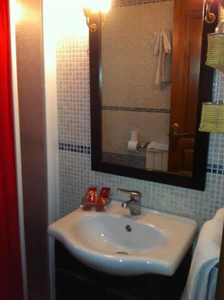 Hotel Villa Romanica Aínsa-Sobrarbe Extérieur photo